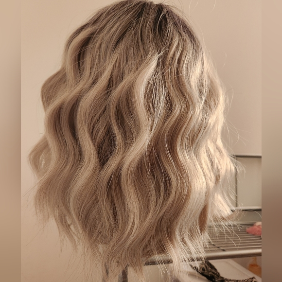 Wig - Picture 3 of 4